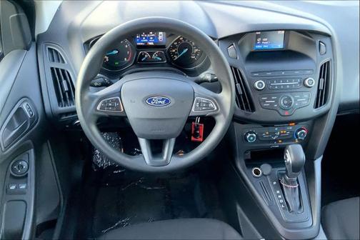 INGOT SILVER 2018 Ford Focus SE