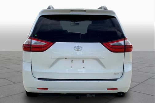 Blizzard Pearl 2015 Toyota Sienna XLE