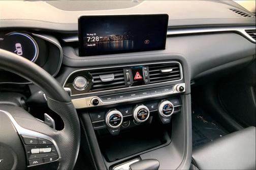 2023 Genesis G70 2.0T RWD