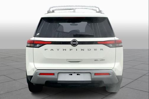 2023 Nissan Pathfinder SL 4WD