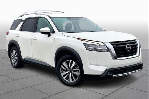 2023 Nissan Pathfinder SL 4WD