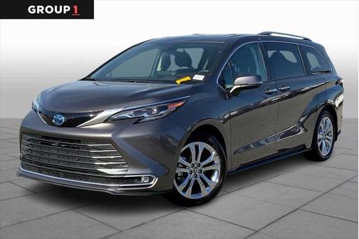 2024 Toyota Sienna Platinum 7 Passenger
