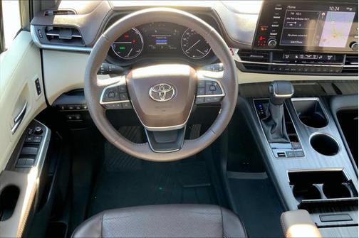 2024 Toyota Sienna Platinum 7 Passenger