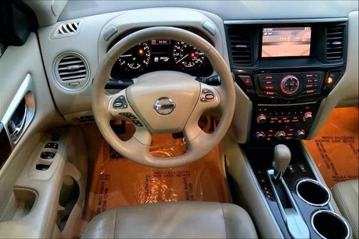 Moonlight White 2014 Nissan Pathfinder SL