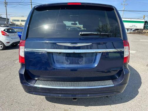 2014 Chrysler Town & Country Touring-L