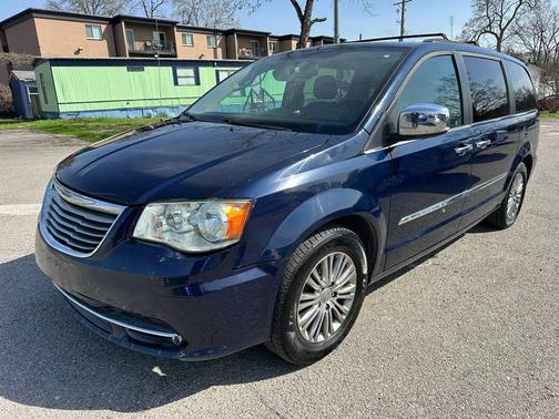 2014 Chrysler Town & Country Touring-L
