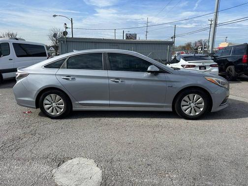 2016 Hyundai SONATA Hybrid SE