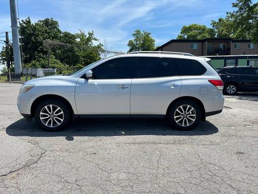 Brilliant Silver 2014 Nissan Pathfinder SV