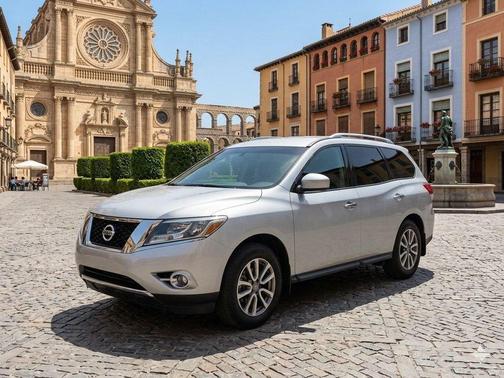Brilliant Silver 2014 Nissan Pathfinder SV