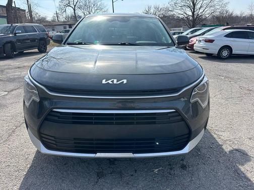 2023 Kia Niro LX