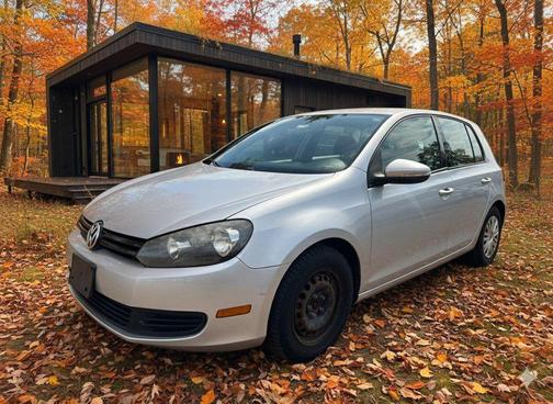 2010 Volkswagen Golf 4-Door