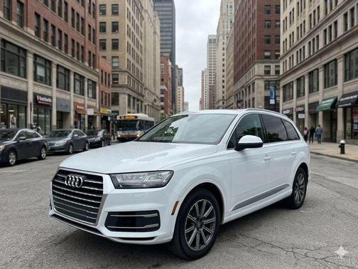 White 2019 Audi Q7 55 Premium Plus