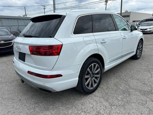 White 2019 Audi Q7 55 Premium Plus