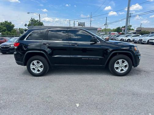Diamond Black Crystal Pearlcoat 2017 Jeep Grand Cherokee Laredo