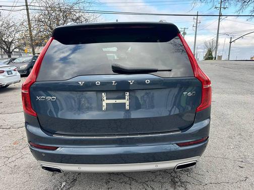 2018 Volvo XC90 T6 Momentum