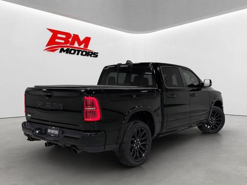 Diamond Black Crystal Pearlcoat 2025 RAM 1500 Limited
