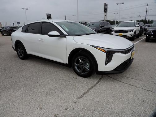 Snow White Pearl 2025 Kia K4 LXS