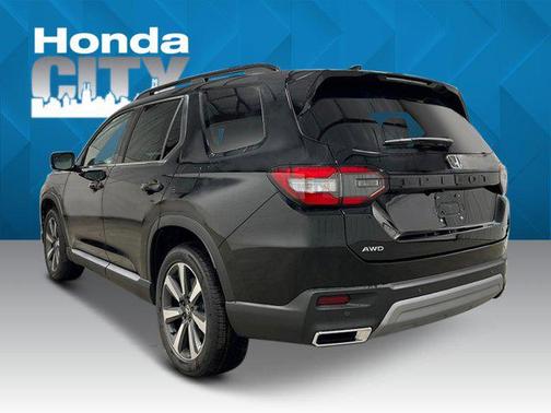 2025 Honda Pilot Touring 8-Passenger