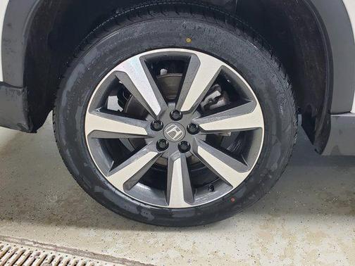 Platinum White Pearl 2024 Honda Pilot Touring 8-Passenger