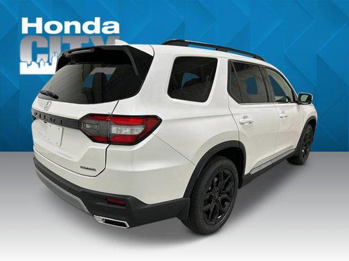 2025 Honda Pilot Touring 8-Passenger