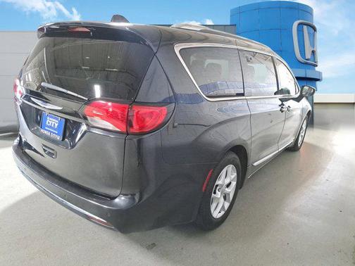 2018 Chrysler Pacifica Touring-L