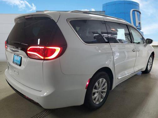 2018 Chrysler Pacifica Touring-L