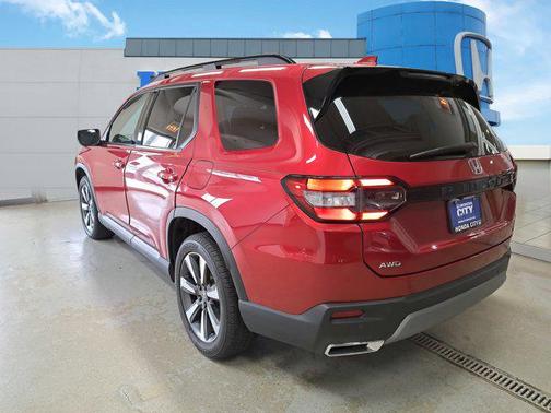 2025 Honda Pilot Touring 8-Passenger