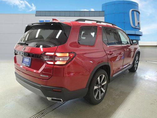 2025 Honda Pilot Touring 8-Passenger