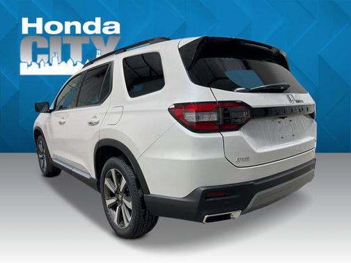 2025 Honda Pilot Touring 8-Passenger