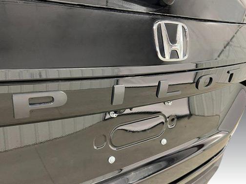 2025 Honda Pilot Touring 8-Passenger
