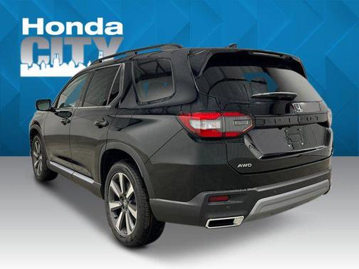 2025 Honda Pilot Touring 8-Passenger