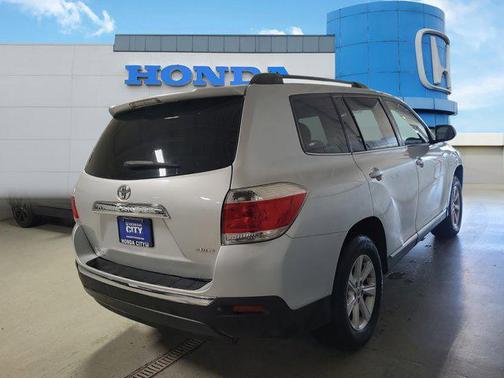 2012 Toyota Highlander SE