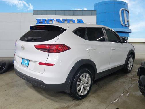2021 Hyundai TUCSON SE