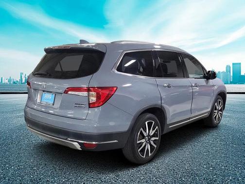 2022 Honda Pilot Touring 8-Passenger