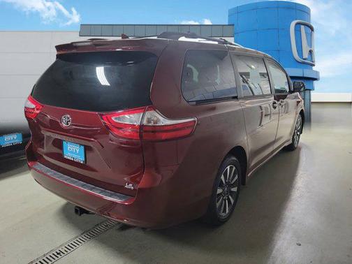 2019 Toyota Sienna LE