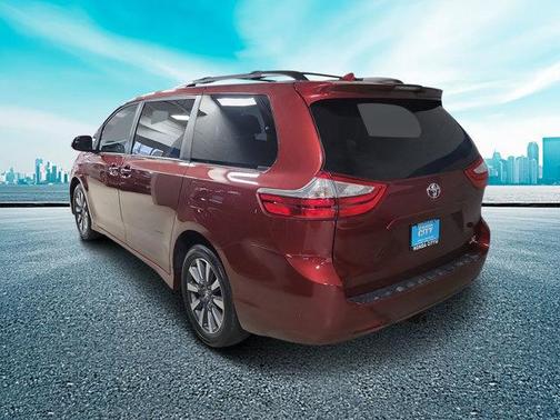 2019 Toyota Sienna LE