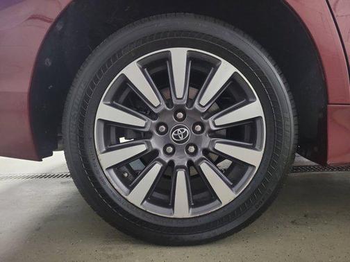 2019 Toyota Sienna LE