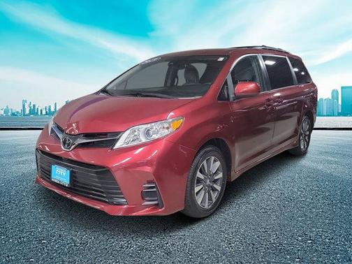 2019 Toyota Sienna LE