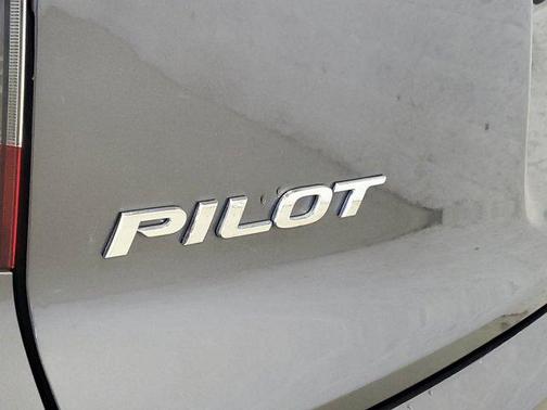 2022 Honda Pilot Touring 8-Passenger