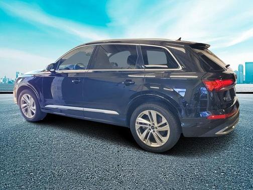 2023 Audi Q7 55 Premium Plus