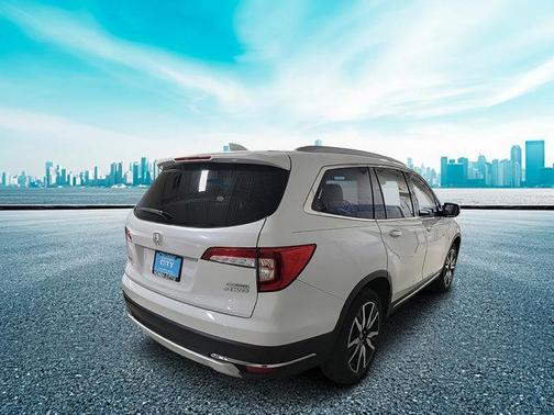 2022 Honda Pilot Touring 8-Passenger