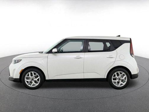 Snow White Pearl 2025 Kia Soul LX