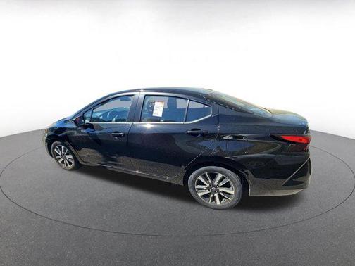 Super Black 2025 Nissan Versa 1.6 SV