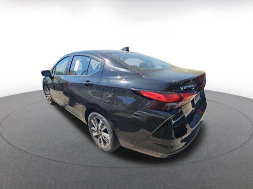 Super Black 2025 Nissan Versa 1.6 SV