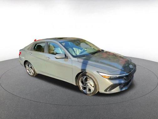 2025 Hyundai ELANTRA SEL