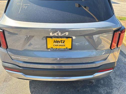 Everlasting Silver 2024 Kia Sorento S