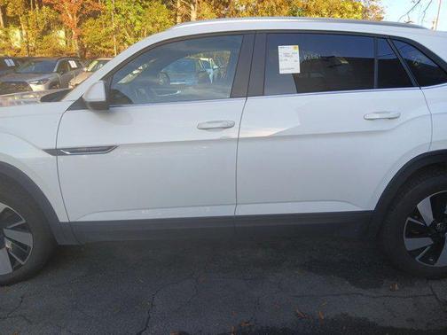 2025 Volkswagen Atlas Cross Sport 2.0T SE w/Technology