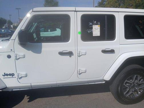 2025 Jeep Wrangler 4-Door Sahara 4x4