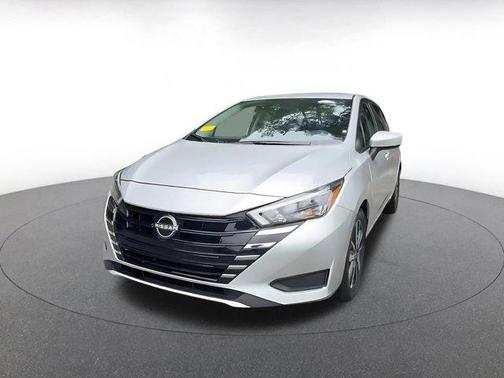 Brilliant Silver Metallic 2025 Nissan Versa 1.6 SV