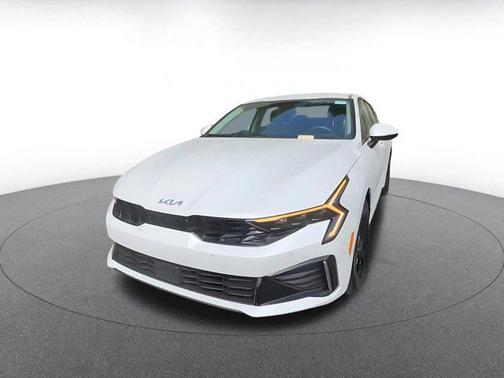 Snow White Pearl 2025 Kia K5 LXS
